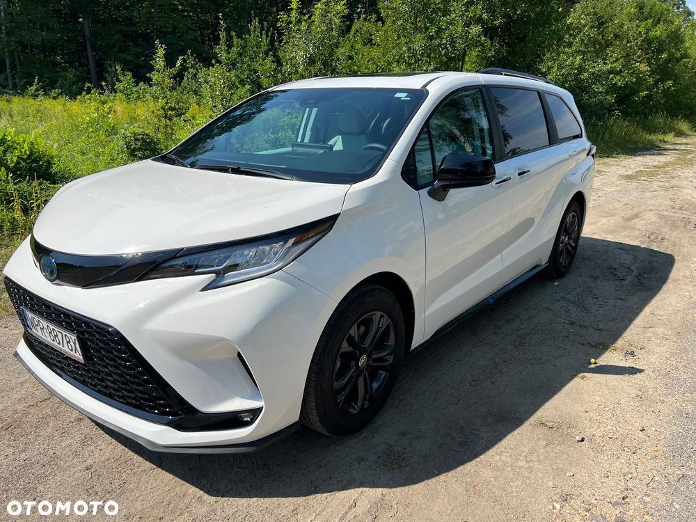 Toyota Sienna - 2