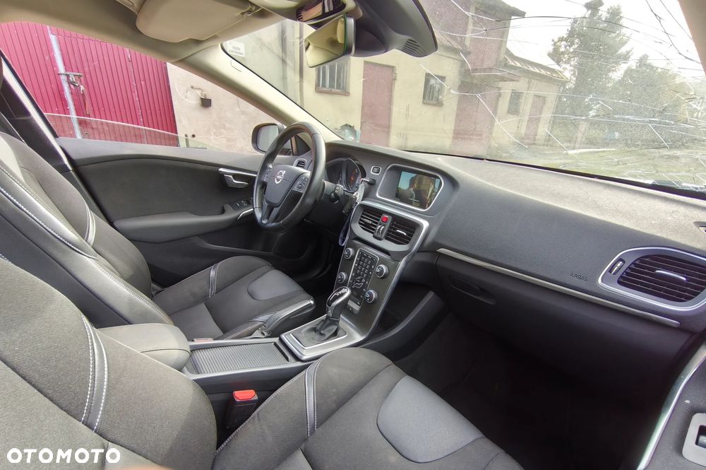 Volvo V40 - 25