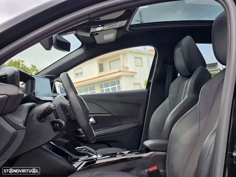 Peugeot e-208 GT - 18