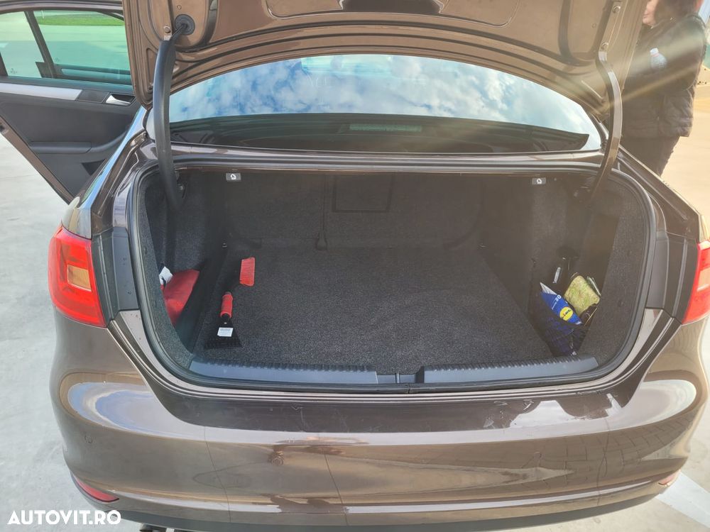 Volkswagen Jetta 1.4 TSI Sportline - 9