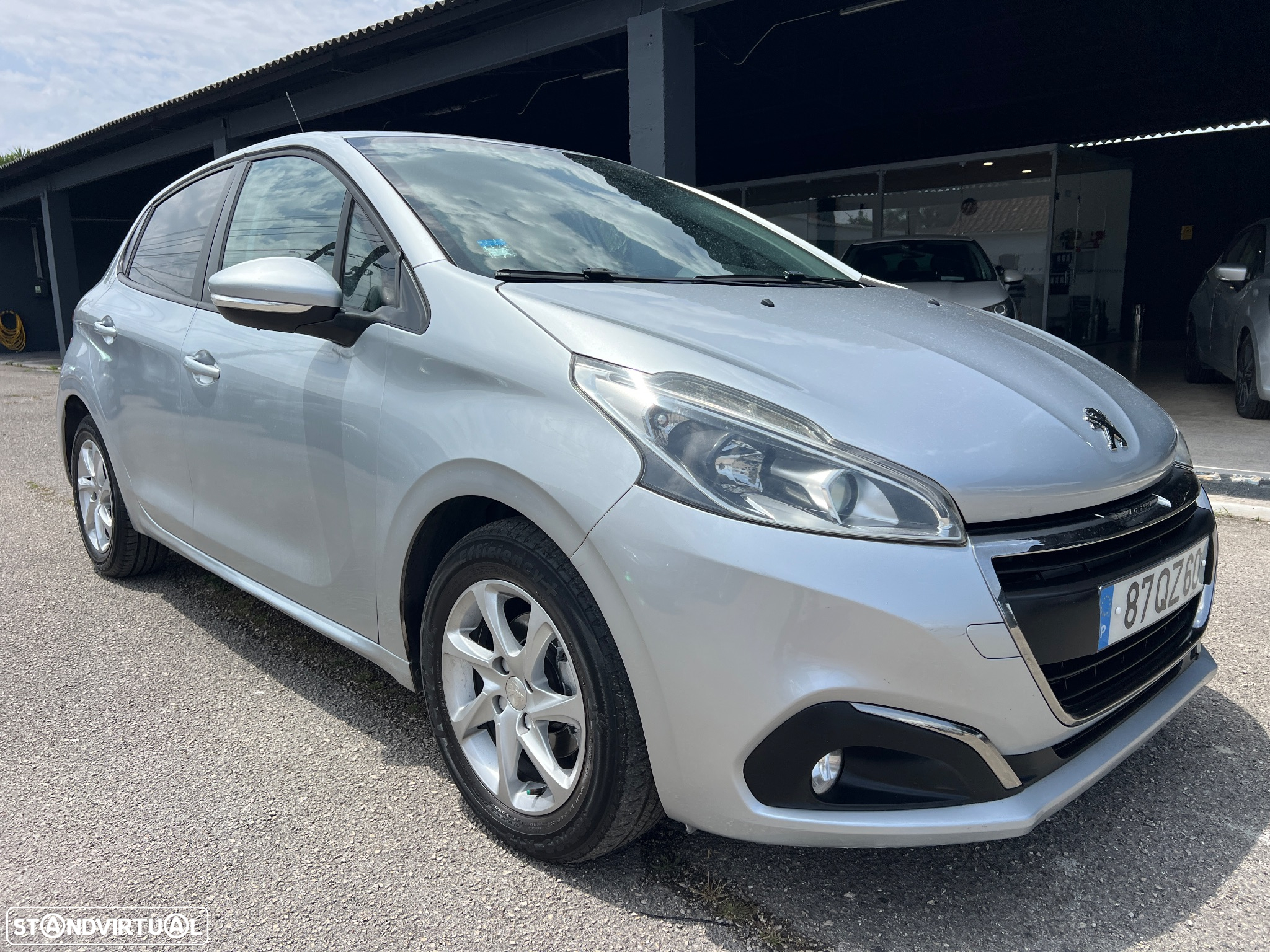 Peugeot 208 1.2 PureTech Allure - 17