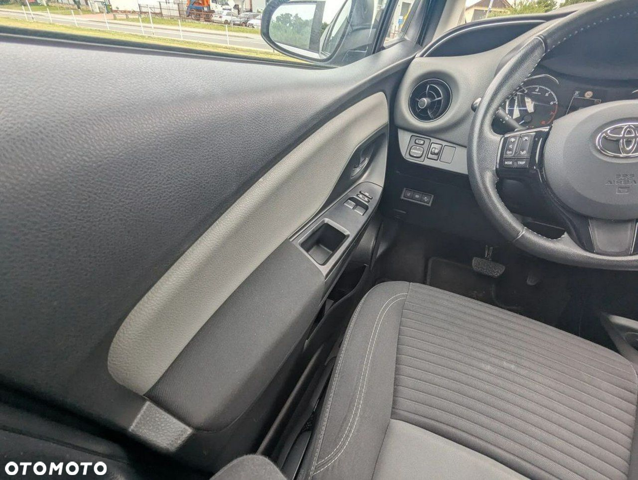 Toyota Yaris 1.5 Dynamic CVT - 17