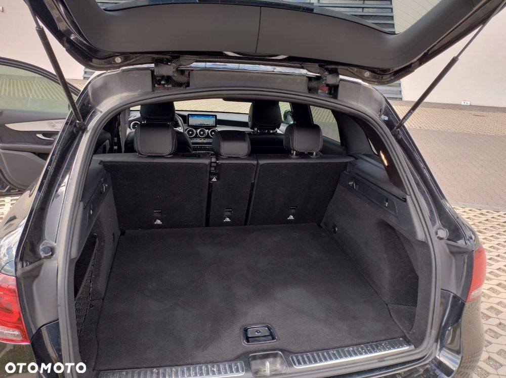 Mercedes-Benz GLC 300 4Matic 9G-TRONIC AMG Line - 9