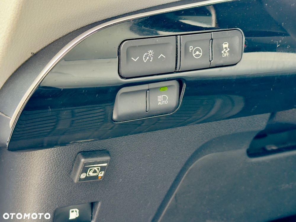 Toyota Prius 1.8 HSD Prestige - 18