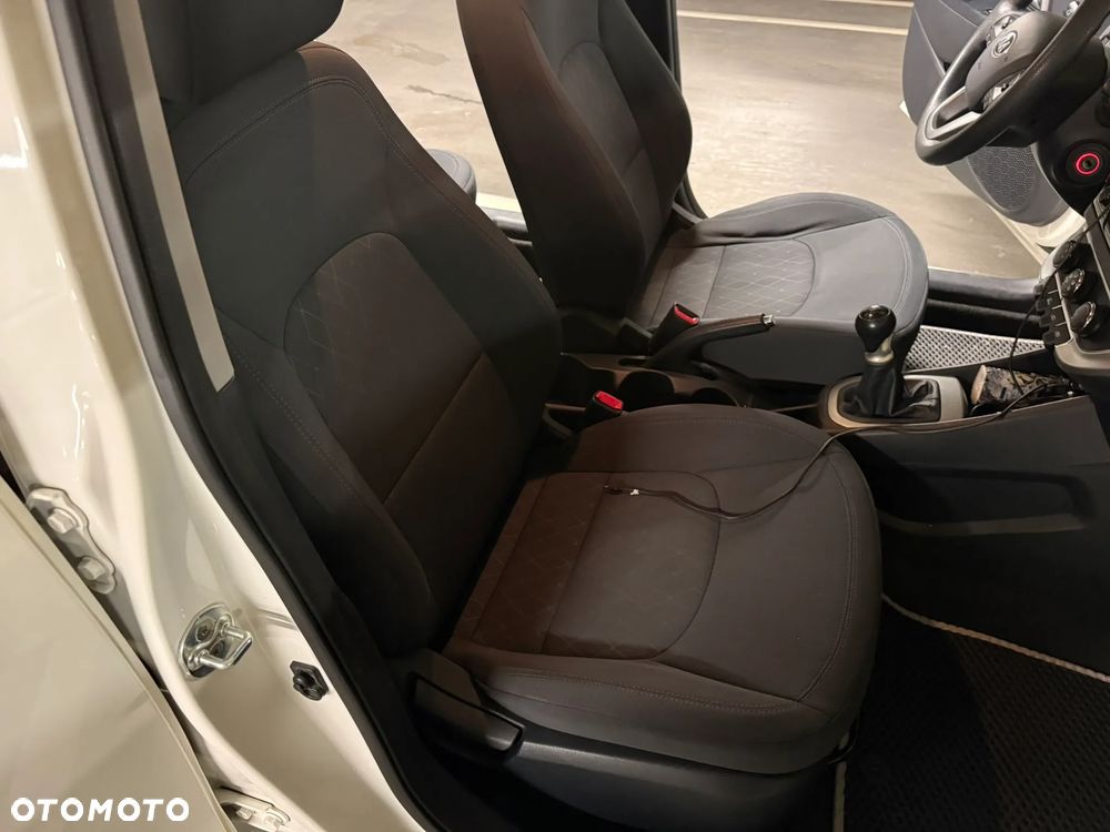 Kia Rio - 11