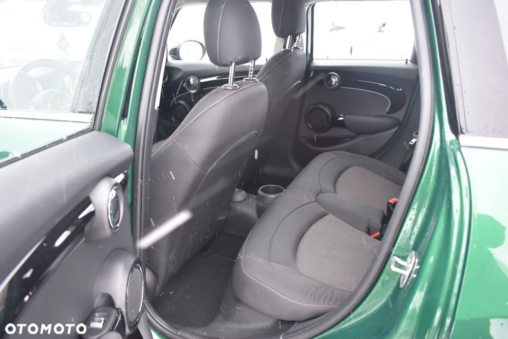 MINI Cooper Standard - 12