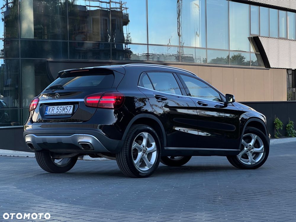 Mercedes-Benz GLA 200 7G-DCT Urban - 2