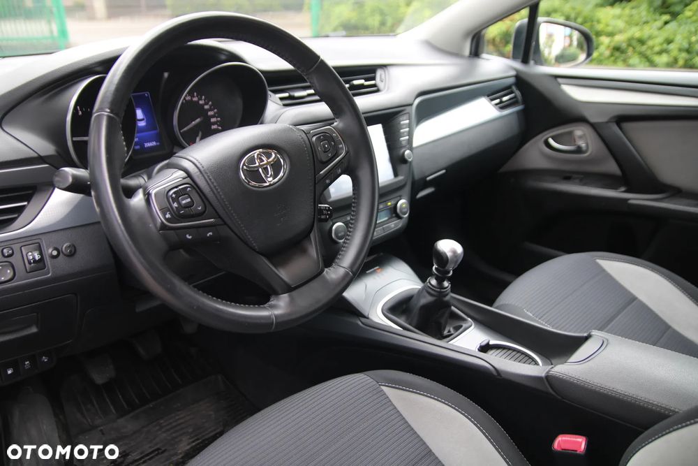 Toyota Avensis 2.0 D-4D Premium - 9