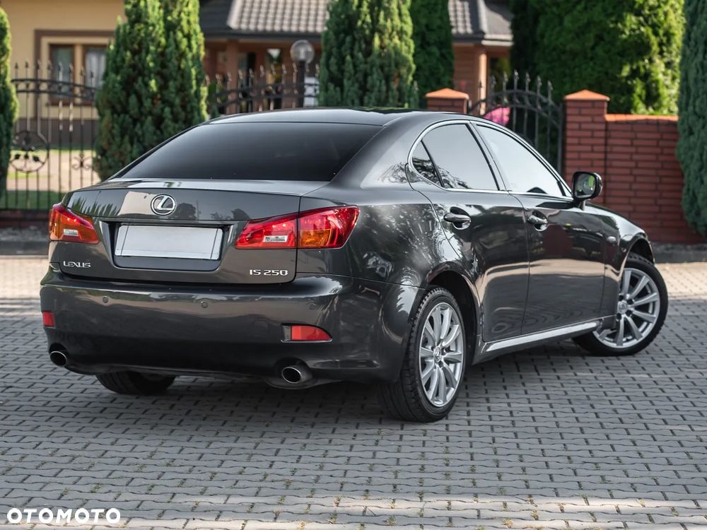 Lexus IS - 13