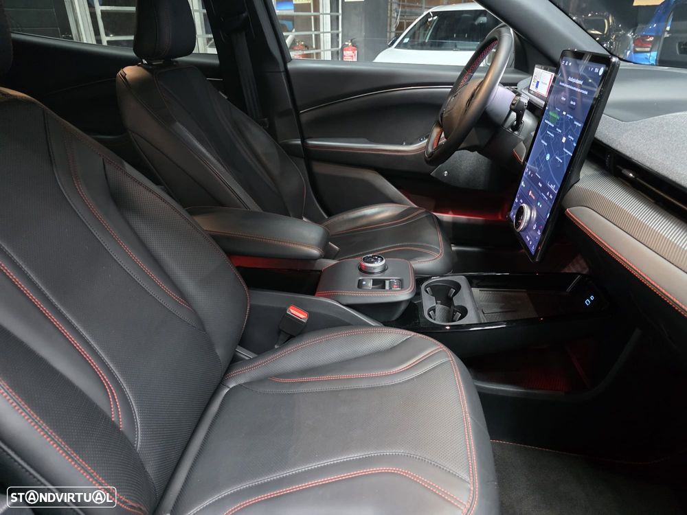 Ford Mustang Mach-E AWD PREMIUM - 25