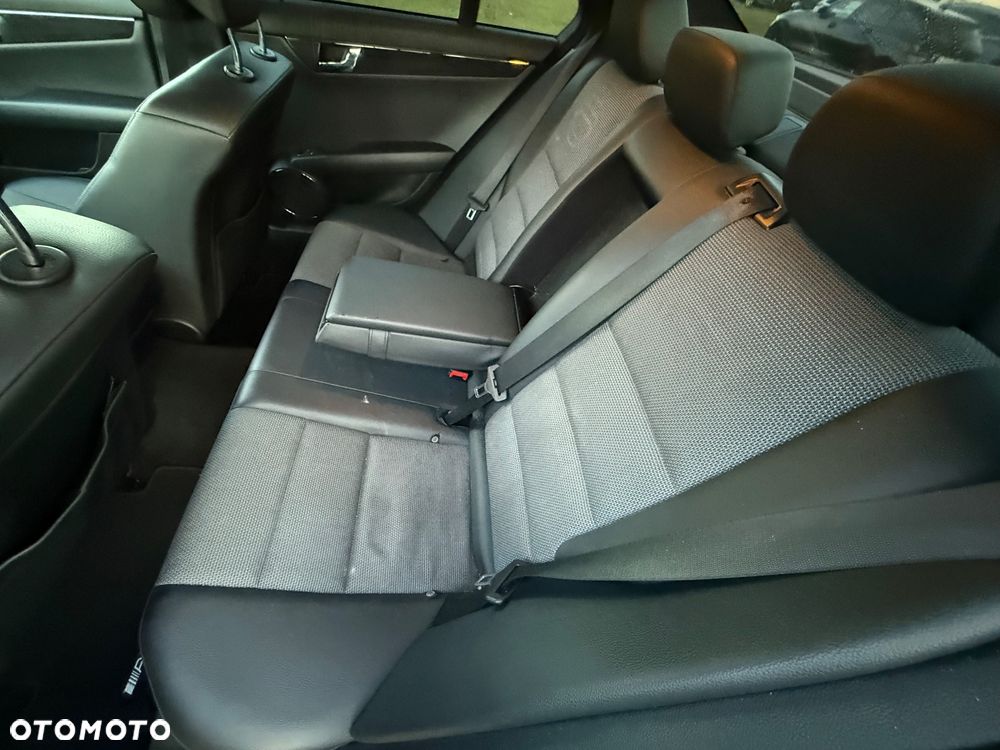 Mercedes-Benz Klasa C 180 Kompressor BlueEFFICIENCY Avantgarde - 9