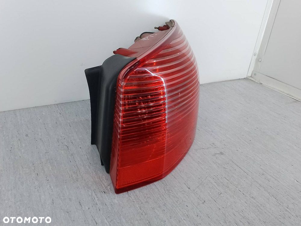 LAMPA TYLNA PRAWA PEUGEOT 407 KOMBI - 6