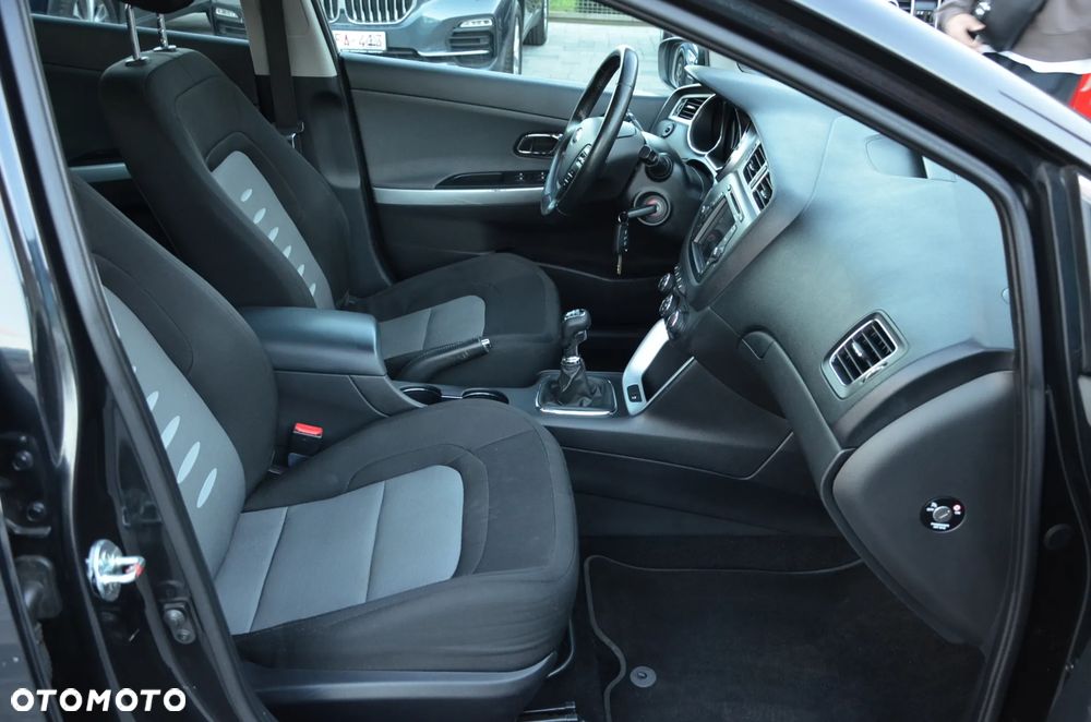 Kia Ceed 1.6 CRDi 128 Dream Team Edition - 16