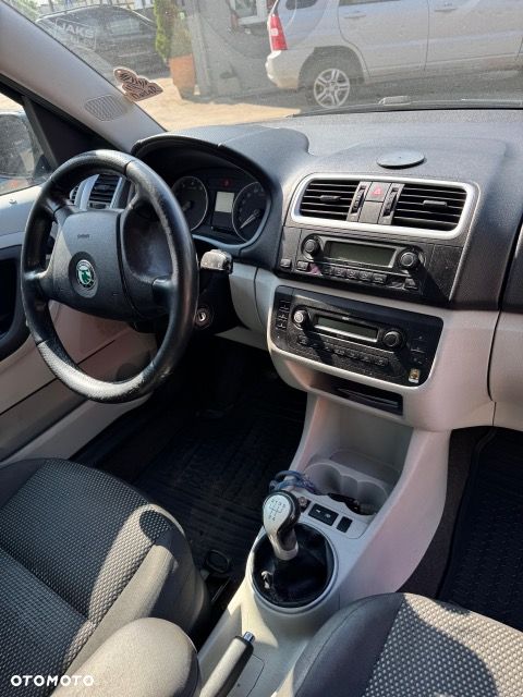 Skoda Roomster 1.6 16V Scout - 8