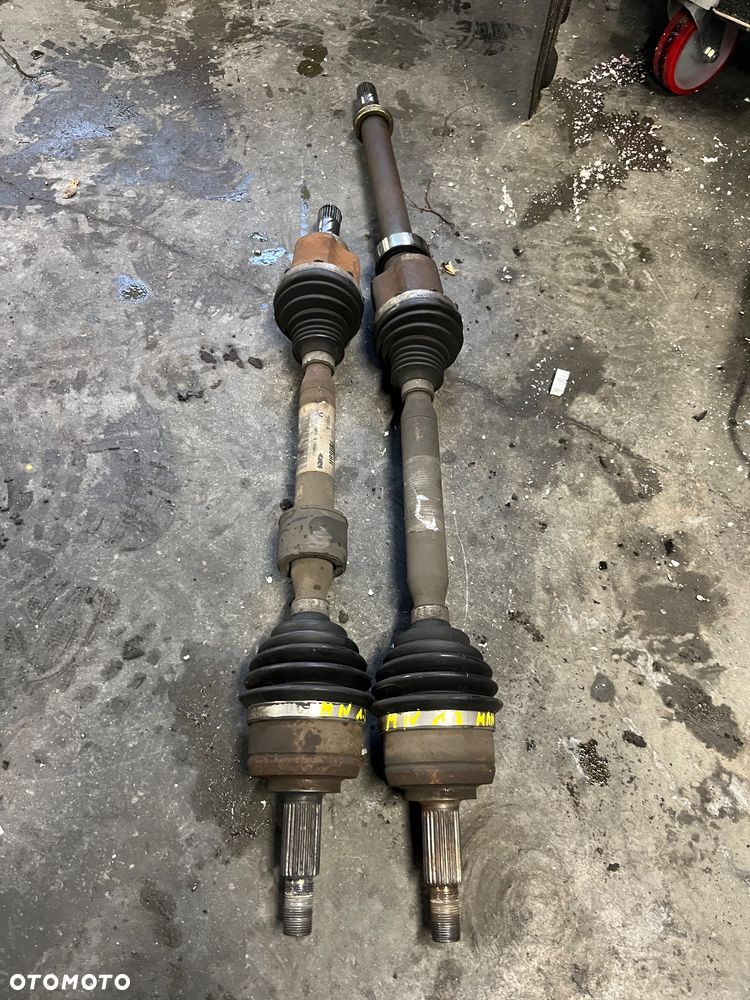 Półoś prawa długa Renault Megane IV 1.3 TCE - 1