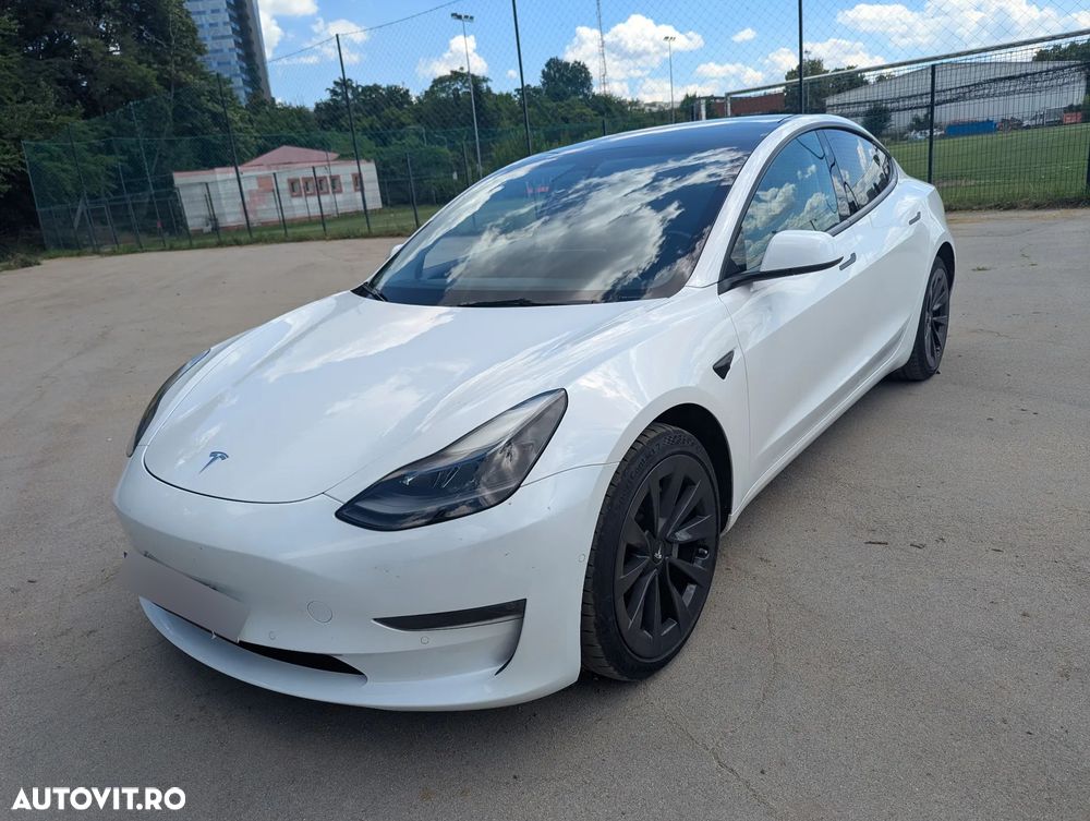 Tesla Model 3 - 1