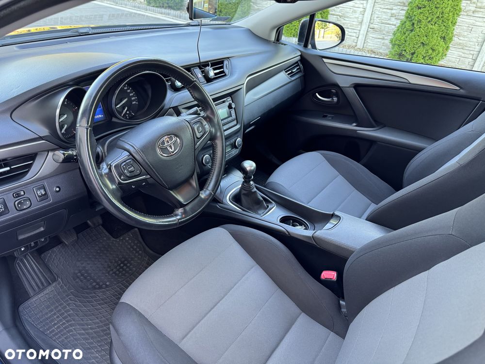 Toyota Avensis - 8