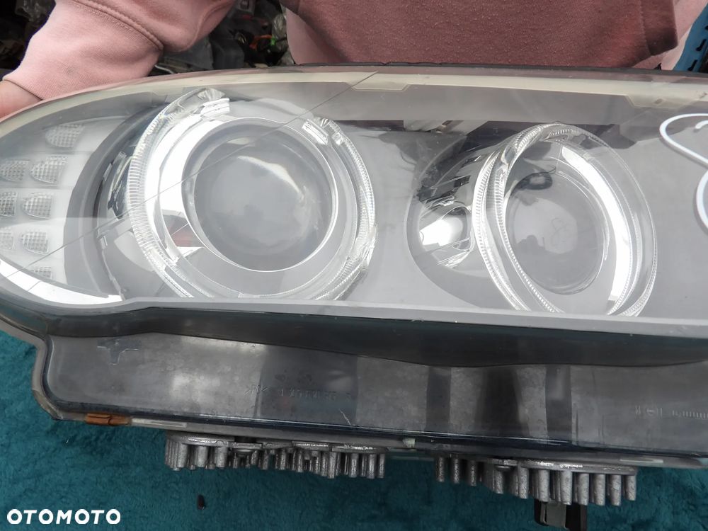 BMW - E92 - PRAWA LAMPA PRZEDNIA - LIFT - XENON - NIE SKRĘTNA - URWANE UCHO - UK - 7239930 - 3