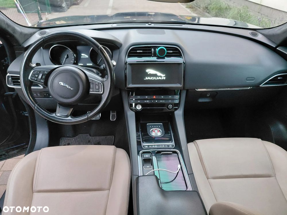 Jaguar F-Pace 2.0 i4P AWD Prestige - 11