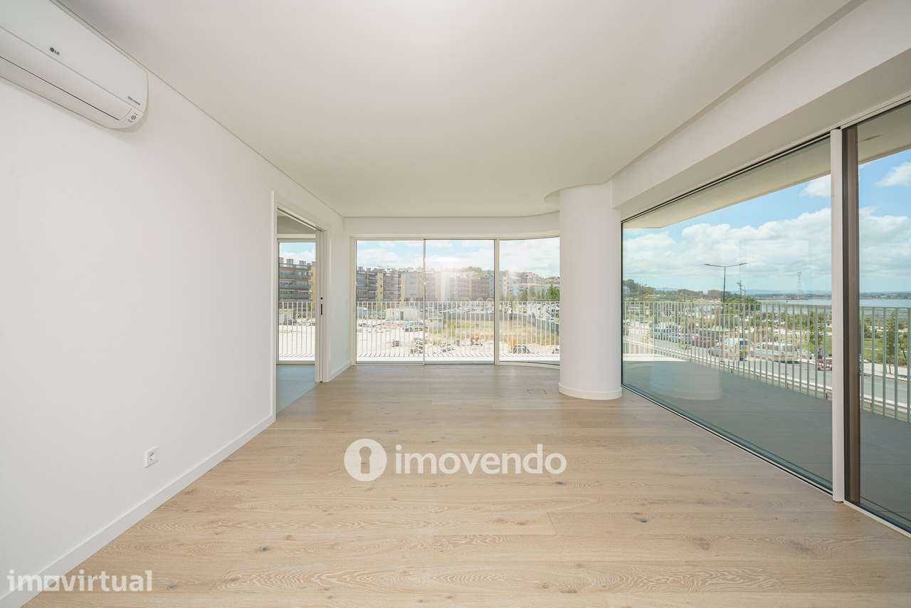 Apartamento 3 único, com estacionamento e piscina comum, no Barreiro - Grande imagem: 3/54