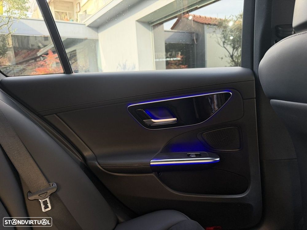 Mercedes-Benz C 300 e T 9G-TRONIC AMG Line — fotografia 18