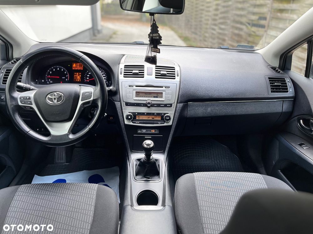 Toyota Avensis 1.8 Premium - 32