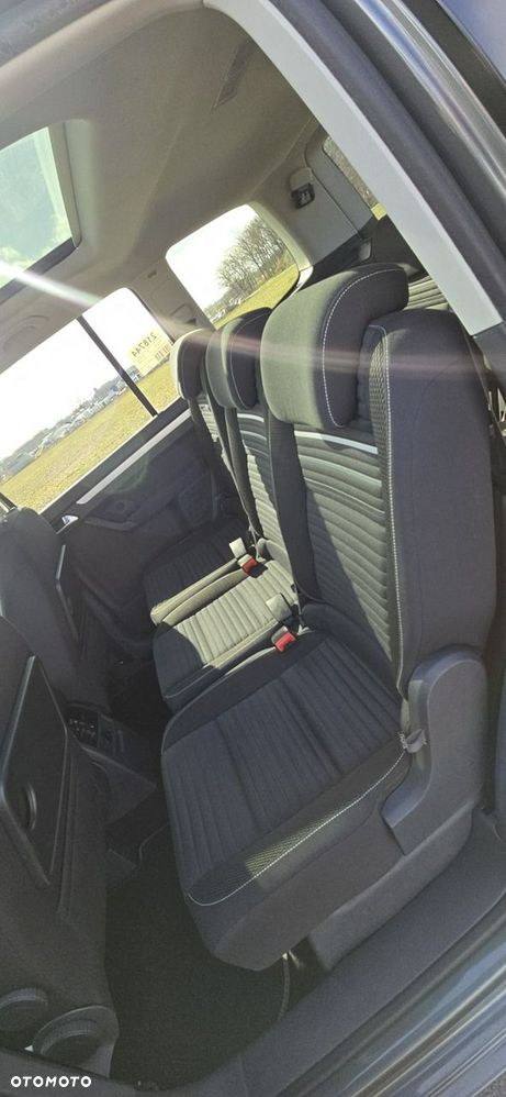 Volkswagen Touran - 8