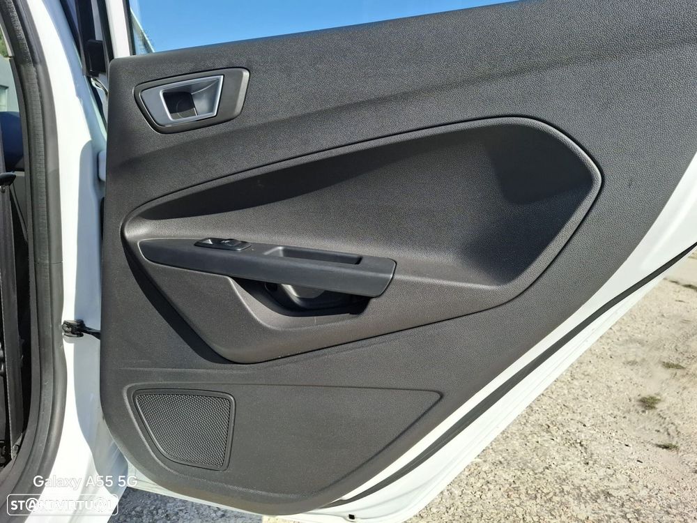 Ford Fiesta 1.6 TDCi Titanium ECOnetic - 38