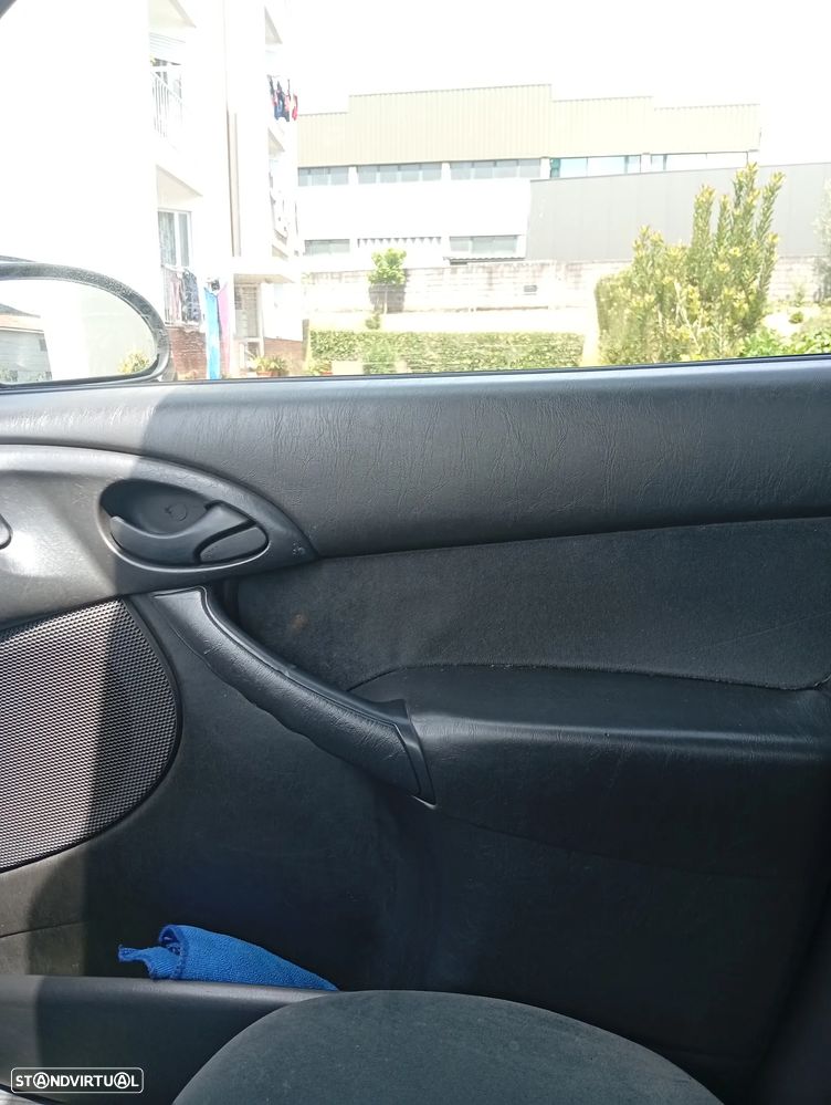 Ford Focus SW 1.8 TDdi Comfort - 18