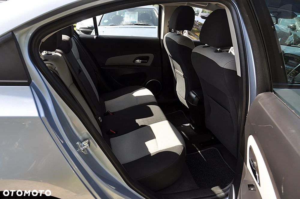 Chevrolet Cruze 1.6 LS+ - 28
