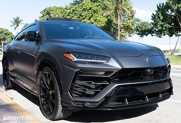 Lamborghini URUS Standard - 1