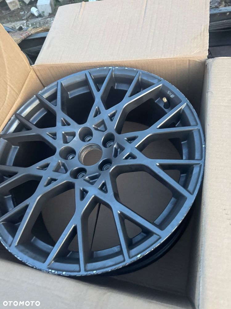 Audi rs3 rs 3 nowy model felga koło opona alufelga. Audi RS3 felgi 19 cali 8Y koła letnie 8Y 8Y0601025CK 8Y0601025CL szare - 3