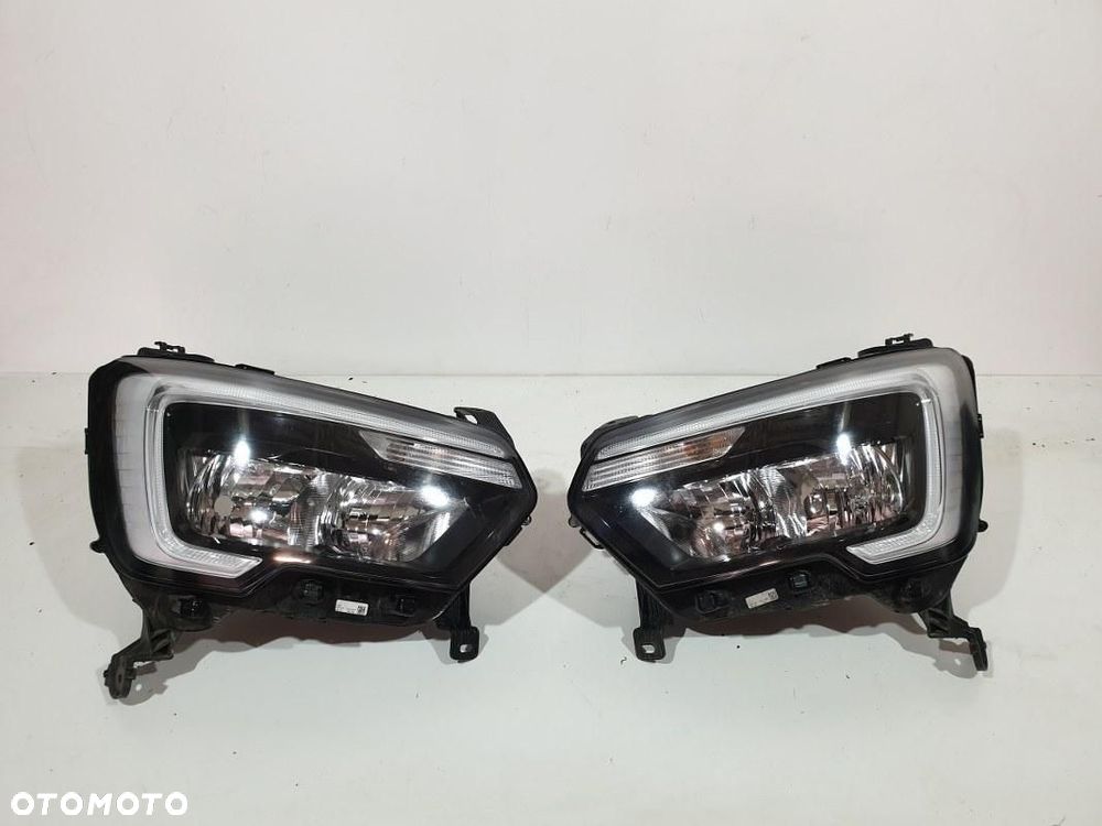 RENAULT MASTER IV 4 LAMPA PRZÓD PRZEDNIA PRAWA 260105567R EUROPA ORYGINAŁ