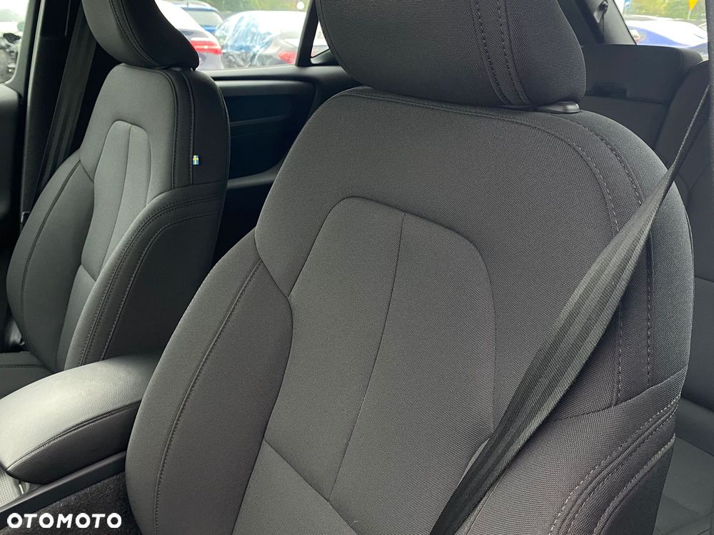 Volvo XC 40 T3 Momentum Pro - 24