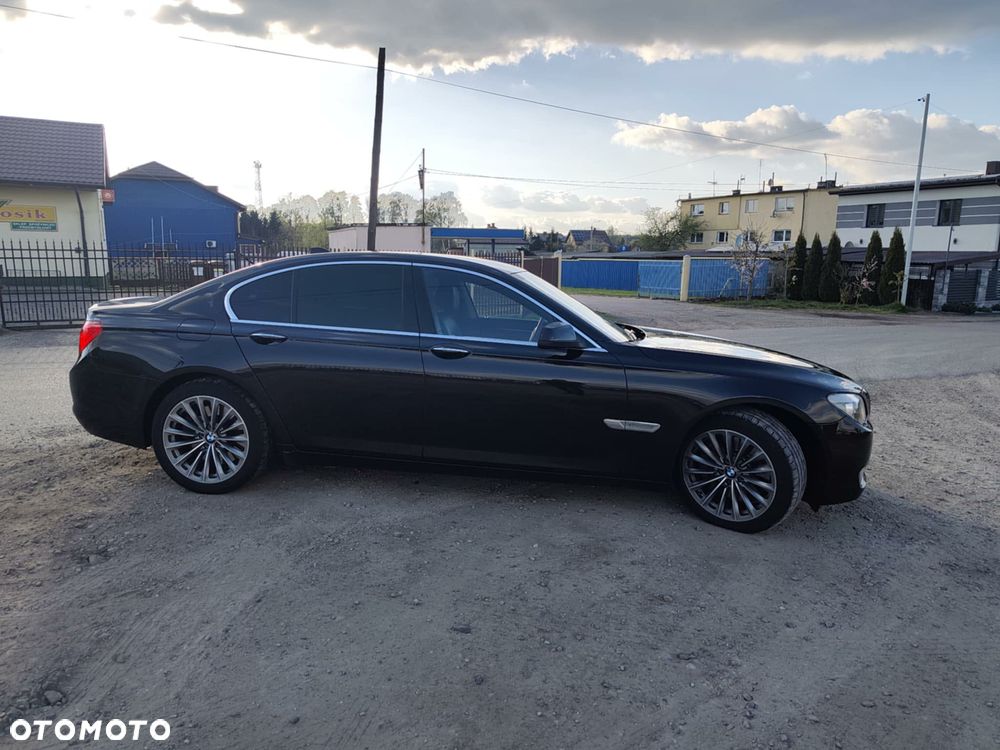 BMW Seria 7 750Li - 4