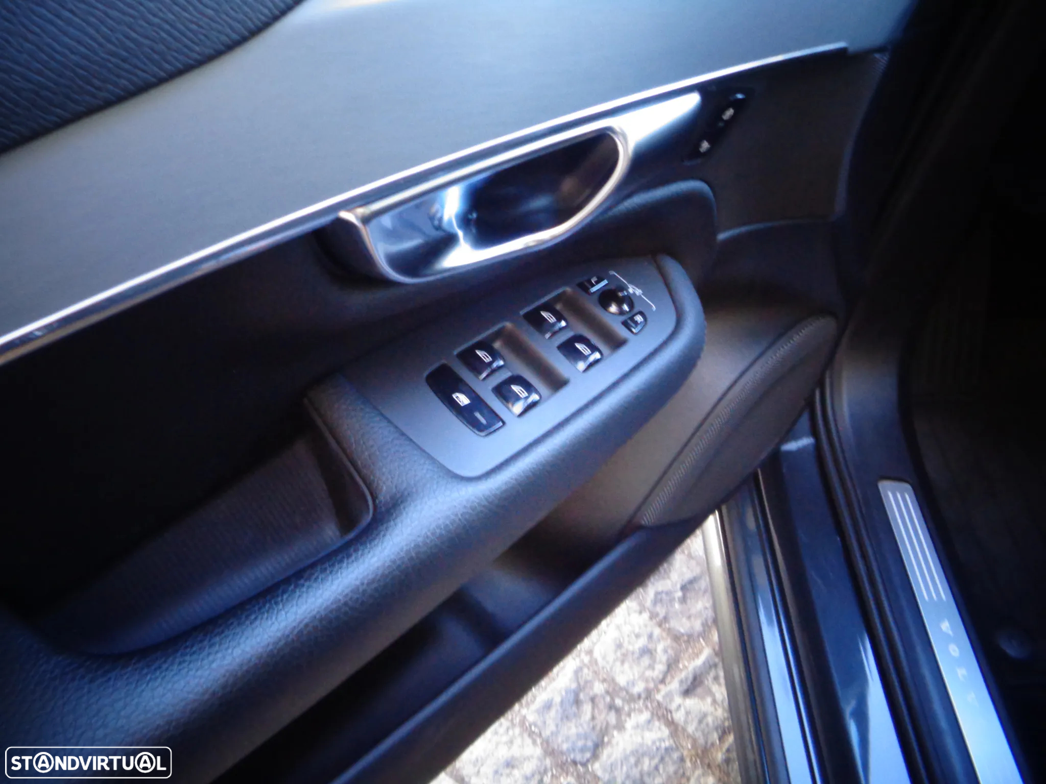 Volvo XC 90 2.0 T8 PHEV Momentum Plus AWD - 23