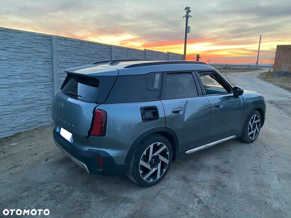 MINI Countryman E Essential Trim - 4