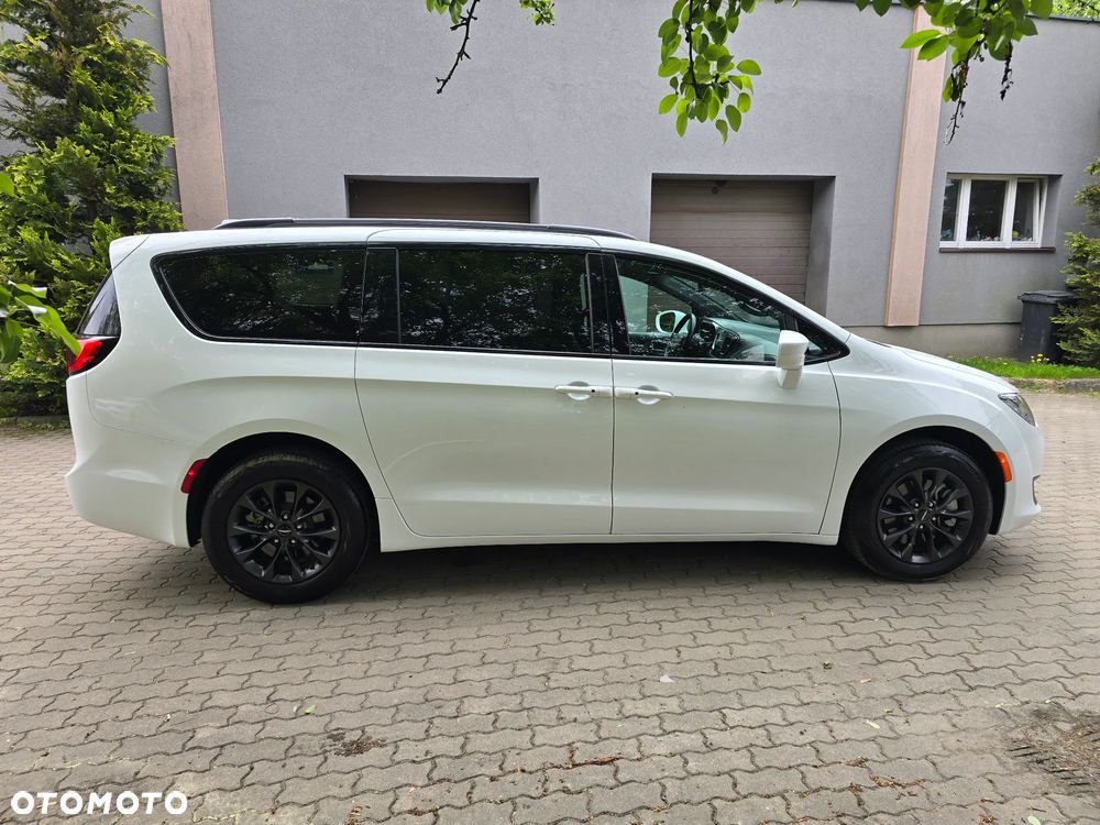 Chrysler Pacifica - 37
