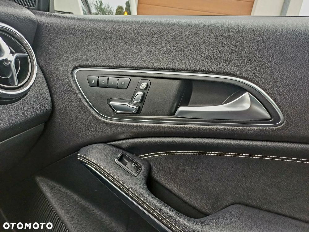 Mercedes-Benz CLA 250 4-Matic - 24