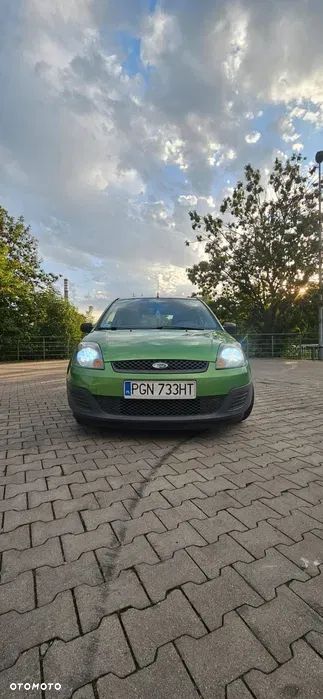 Ford Fiesta 1.3 Ambiente - 2