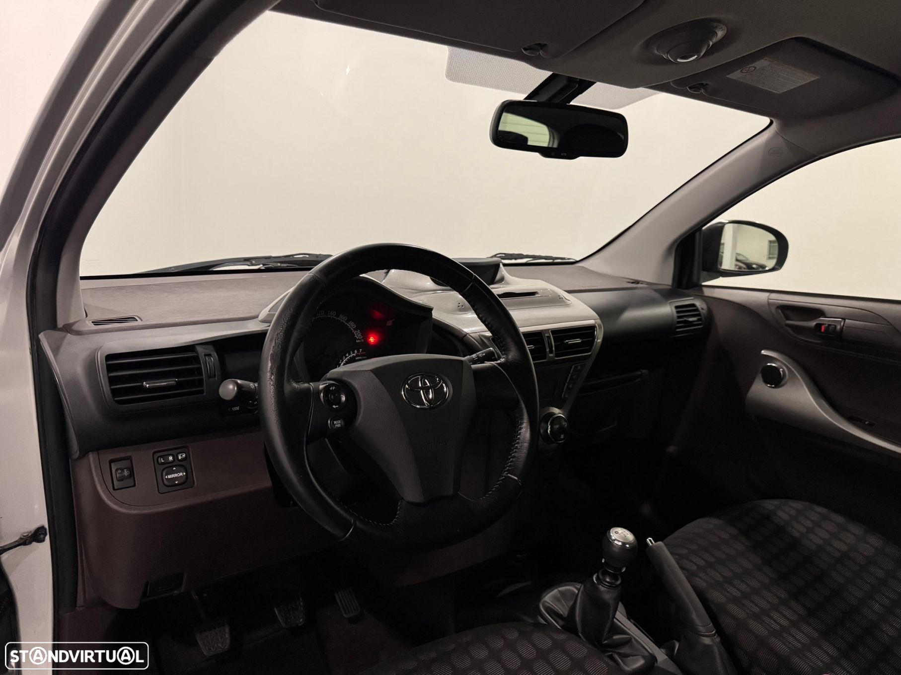 Toyota iQ 1.33 VVT-i - 6