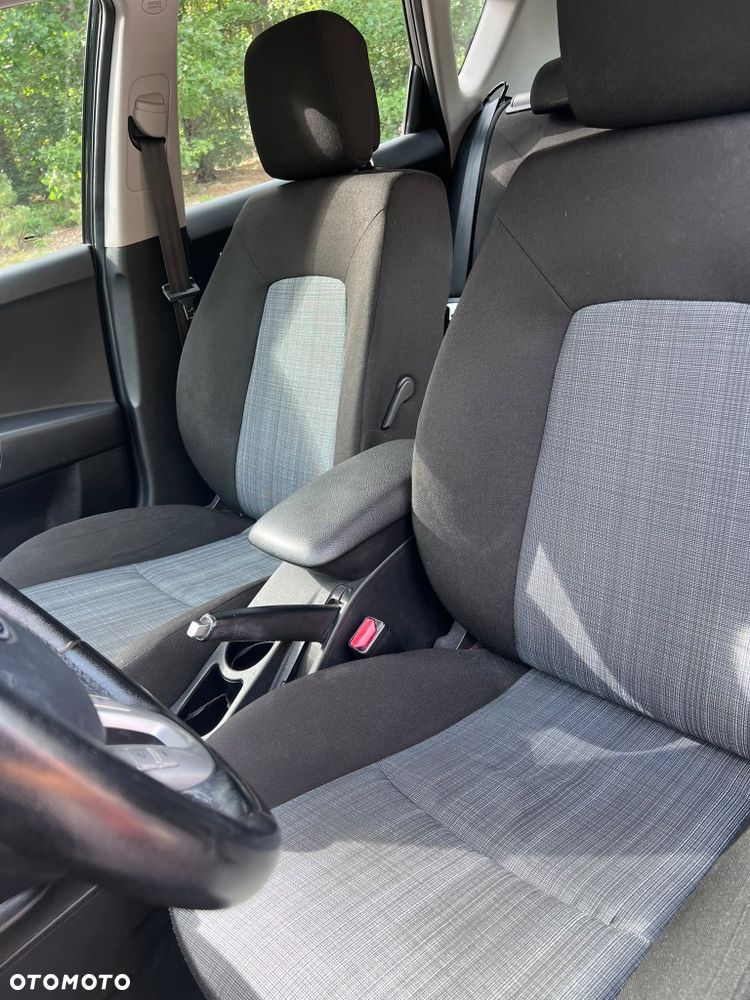Kia Ceed - 8