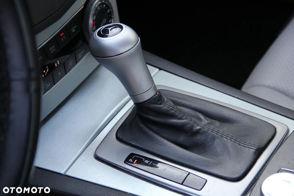 Mercedes-Benz Klasa C 300 7G-TRONIC SPORT EDITION - 28