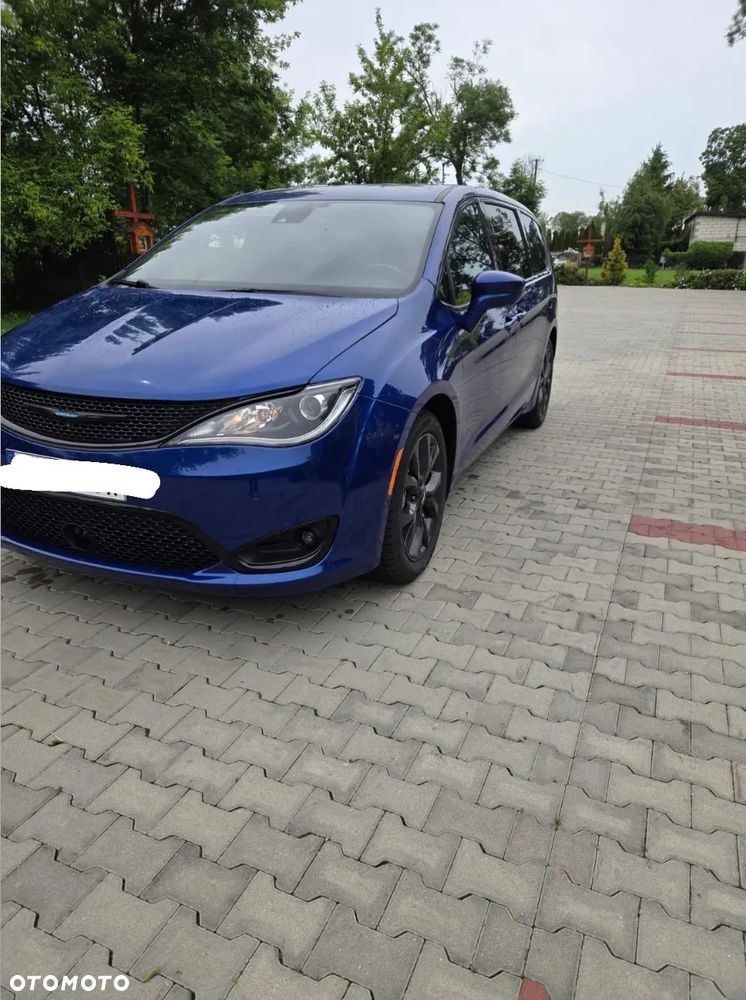 Chrysler Pacifica - 3