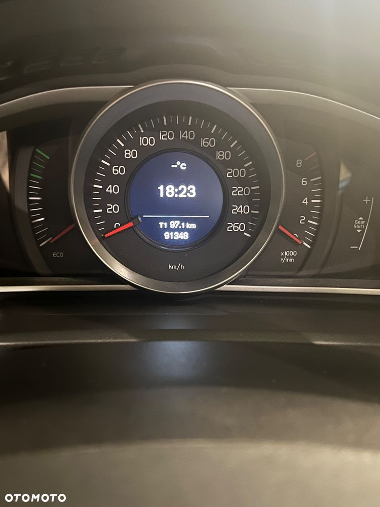 Volvo V40 T3 Drive-E Momentum - 13