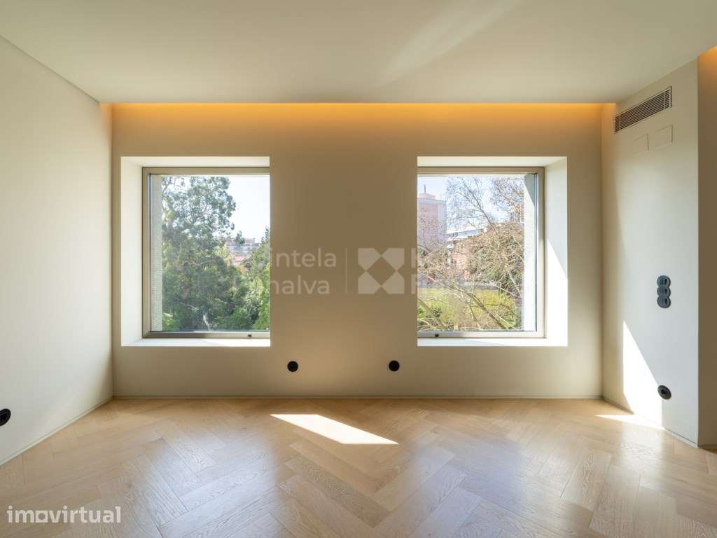 Apartamento T3 renovado com varanda em Lisboa - Grande imagem: 2/22