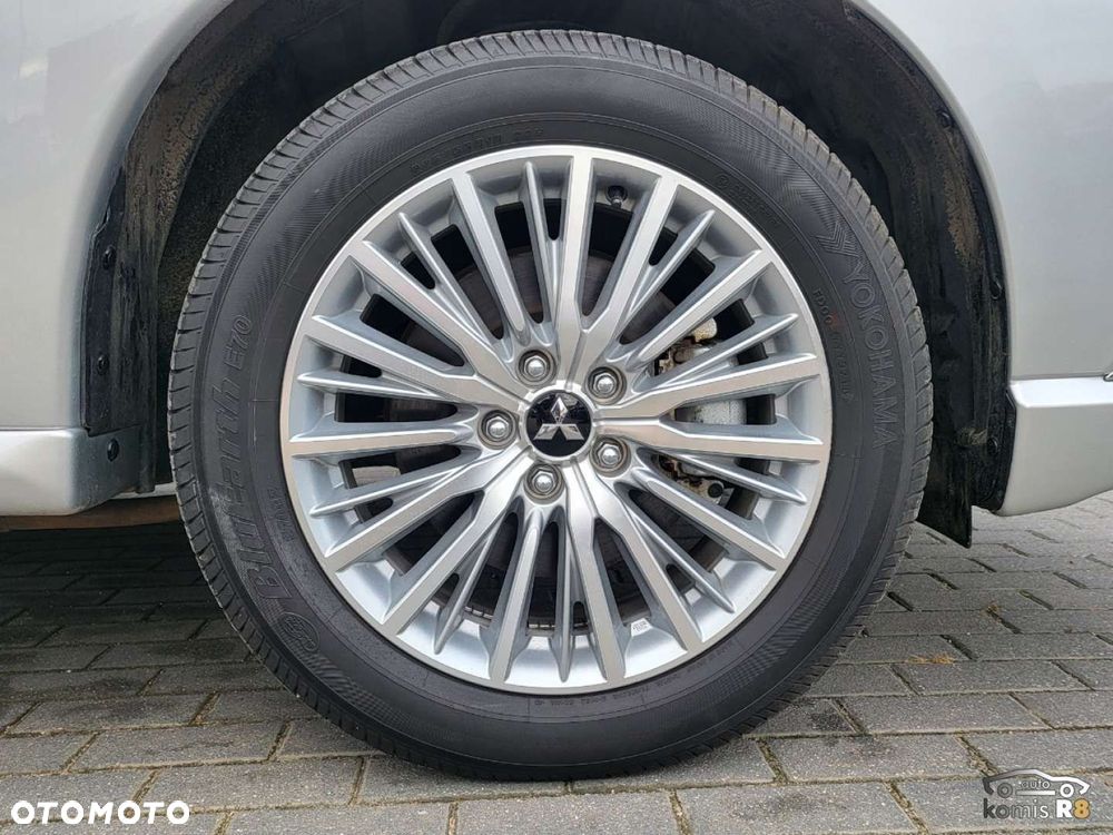 Mitsubishi Outlander - 13