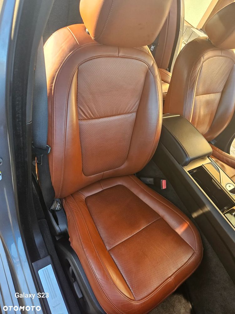 Jaguar XF 4.2 SV8 - 40