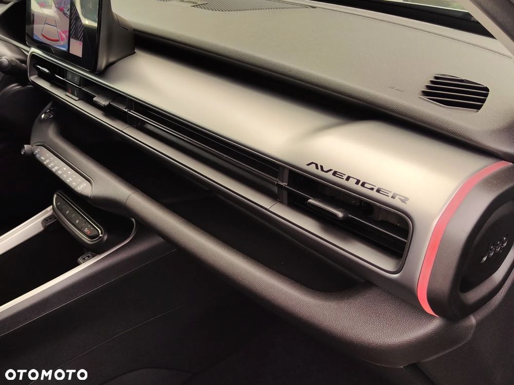 Jeep Avenger 1.2 T3 mHEV Summit FWD eDCT6 - 24