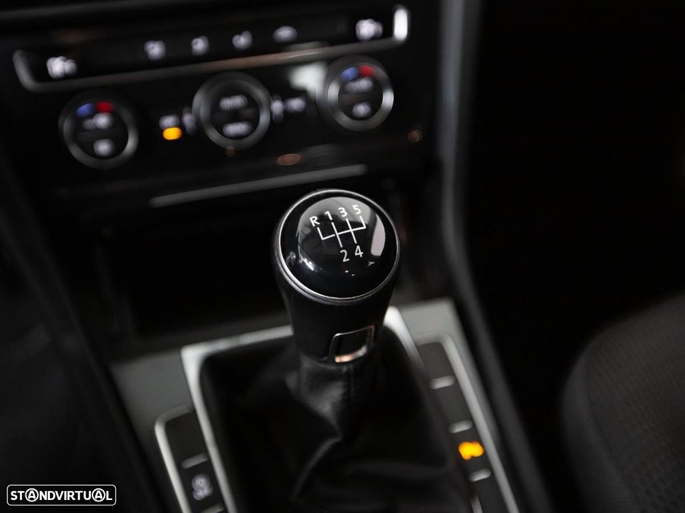 VW Golf Variant 1.6 TDi Confortline - 24